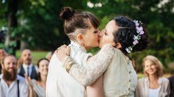 Η Βουλή στην Ελβετία ενέκρινε τον γάμο ομόφυλων ζευγαριών - Με δημοψήφισμα 