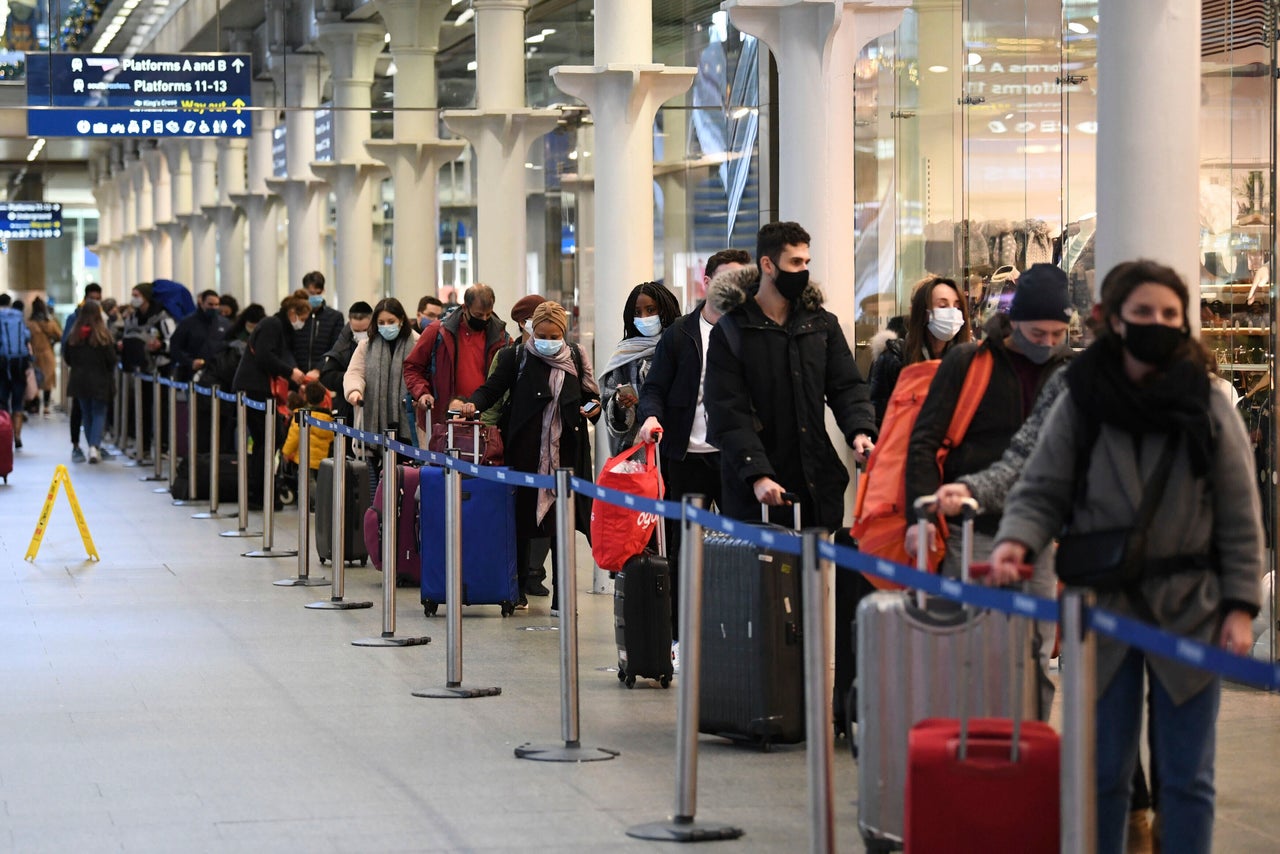 Σταθμός, St Pancras, Λονδίνο, 20 Δεκεμβρίου. Τελευταίο επιβάτες για το τρένο προς ο Παρίσι.