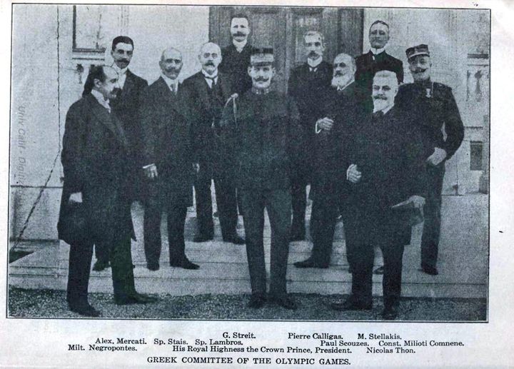 Ο Νικόλαος Θων σε φωτογραφία της διοργανωτικής επιτροπής των Ολυμπιακών αγώνων του 1906: Μιλτιάδης Νεγρεπόντης, Αλέξανδρος Μερκάτης, Σπυρίδων Στάης, Σπυρίδων Λάμπρος, Γεώργιος Στρέιτ, Διάδοχος Κωνσταντίνος, Πέτρος Καλλιγάς, Παύλος Σκουζές, Μ. Στελλάκης, Νικόλαος Θων, Κωνσταντίνος Μηλιώτης Κομνηνός.