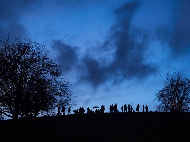 Many people come together to appreciate the meeting of Jupiter and Saturn.  The weather is a bit cloudy and there are some clouds.  It would have been nice if the weather had been clearer.  Primrose, London, UK, December 21, 2020