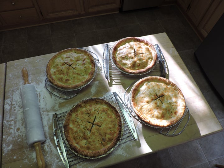 La tourtière est un mets incontournable du temps des Fêtes et peut certainement être hissé au rang de plat national québécois.