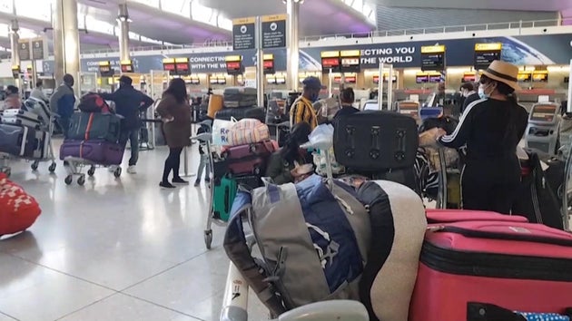 Italiani Bloccati In Uk Rientro Solo Per I Residenti E Casi Critici L Huffpost