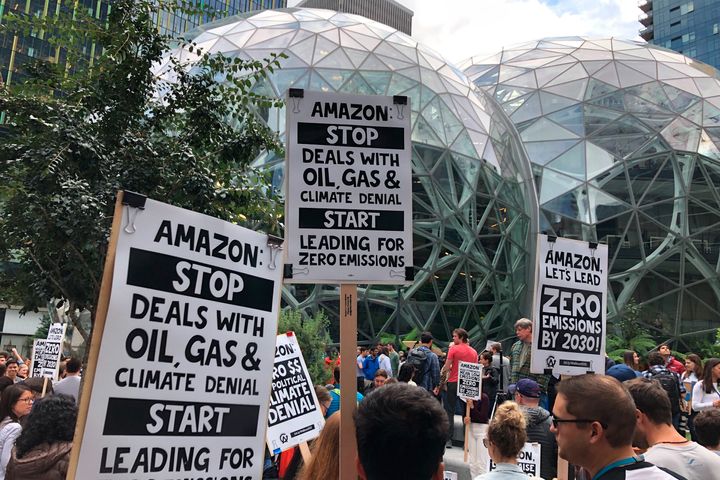 気候変動への対策を訴えるアマゾン従業員たちのストライキ（2019年9月、アメリカ・ワシントン州シアトル）