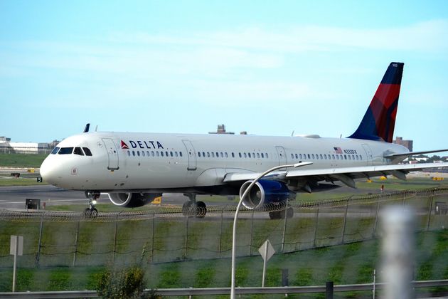 Un avion de compagnie Delta Airlines à l'aéroport de La Guardia à New-York le 26...