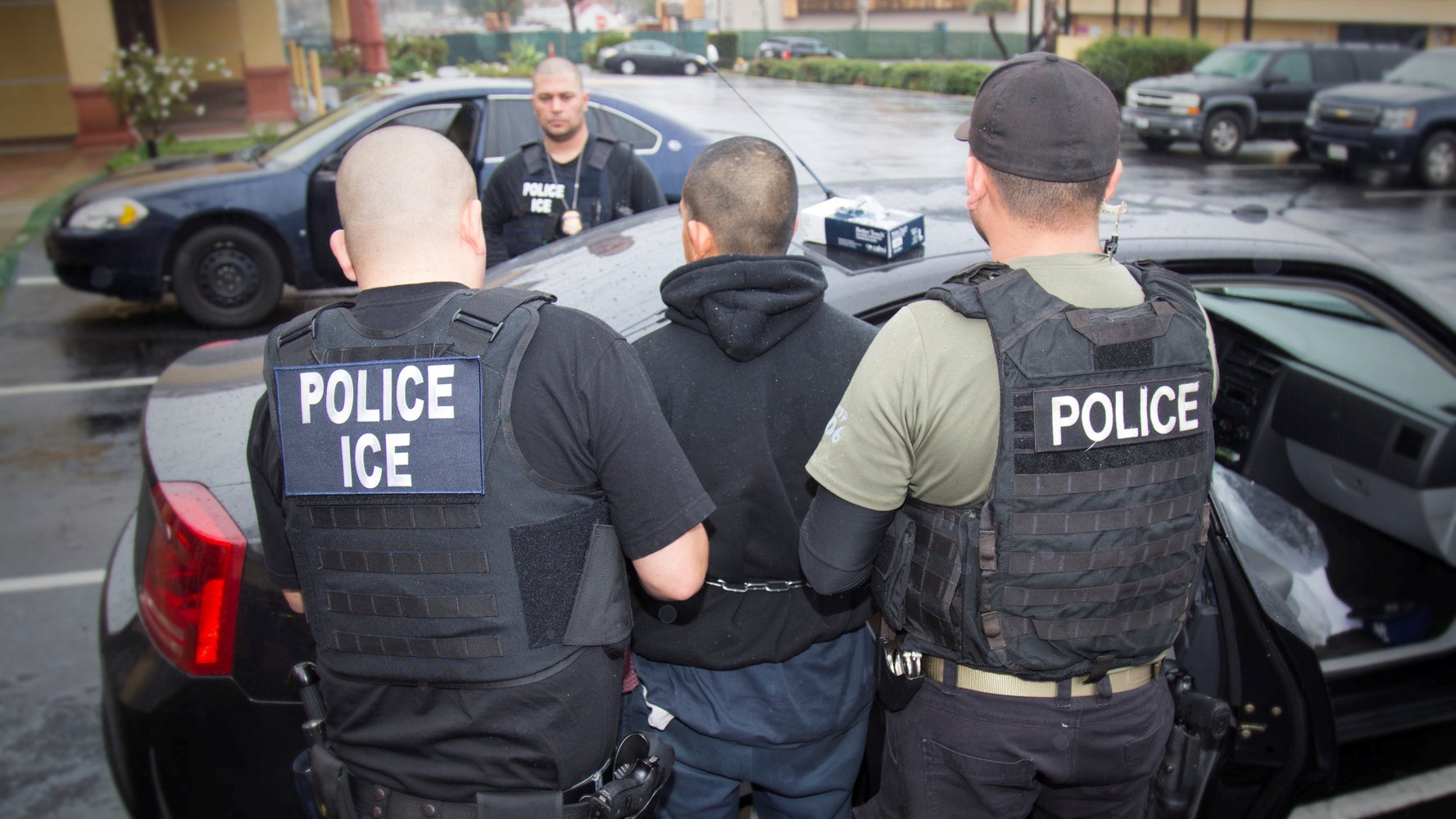 U.S. Immigration Arrests Down 27% In 2020 - Vimarsana News