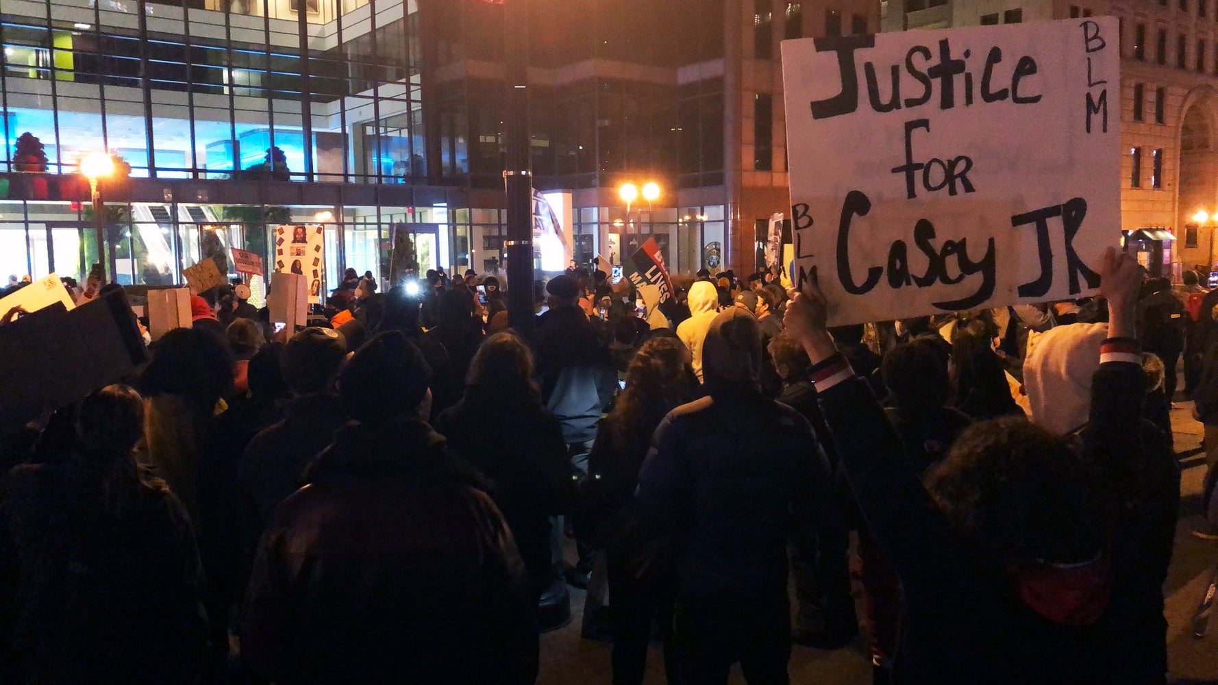 Ohio Mayor Urges Firing Of Cop Who Fatally Shot Unarmed Black Man - Vimarsana News
