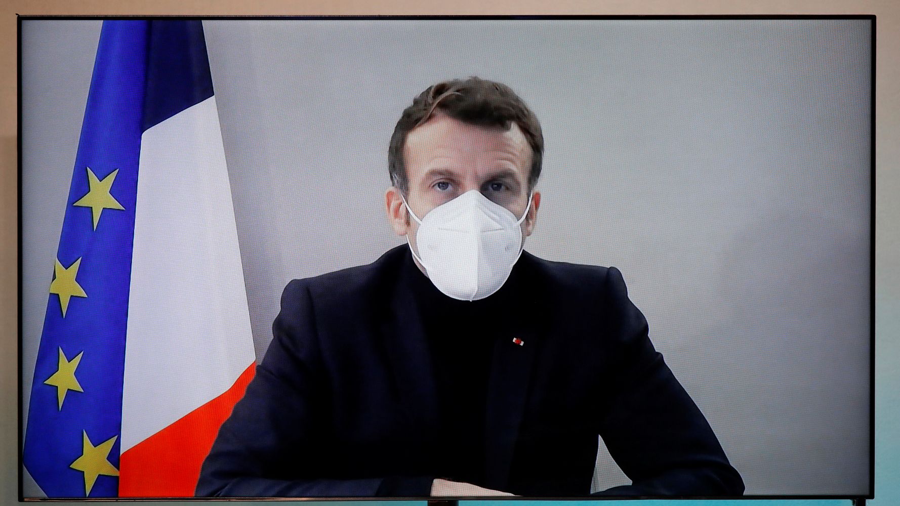 Sur L Identite Nationale La Position D Emmanuel Macron Sent Le Rechauffe Le Huffpost