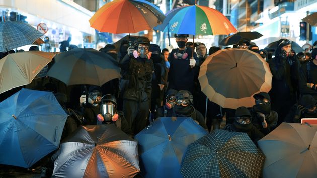 催涙スプレーを浴びながら撮影 日本人が見つめた香港デモ 28分の映画が語りかける 私たちが学ぶこと ハフポスト