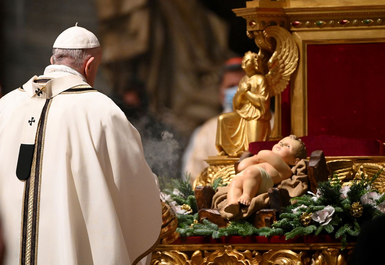 Ο Πάπας Φραγκίσκος στη βασιλική του Αγίου Πέτρου στο Βατικανό.