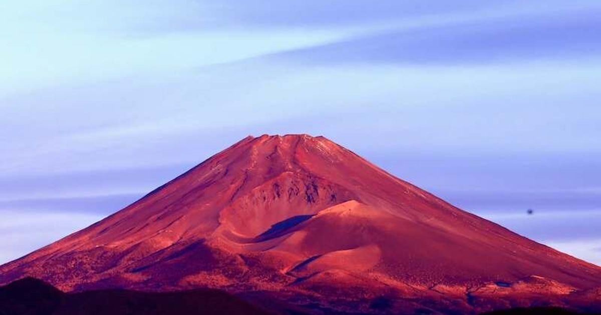 赤く染まった富士山、今年最後の日曜日を彩る。赤富士とは？ | ハフポスト NEWS