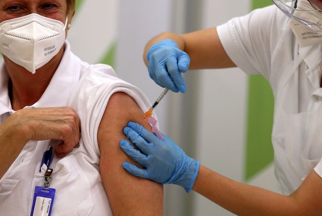 Η Ευρώπη εμβολιάζεται για να «σκοτώσει το τέρας» της