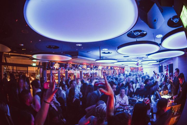 Hilton: Πάρτυ Παραμονή Πρωτοχρονιάς 2016 - Galaxy Bar. DJ Αλέξανδρος Χριστόπουλος.