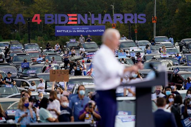 Le président élu Joe Biden, en photo lors d'un meeting en drive-in au Cellairis Amphitheatre...