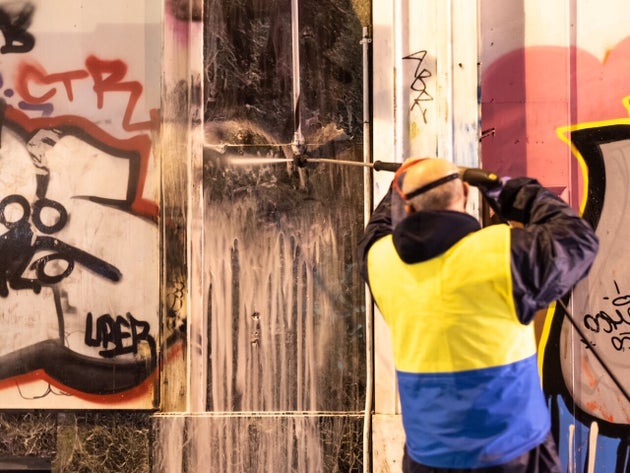 Επιχείρηση αντιγκράφιτι από τον Δήμο Αθηναίων
