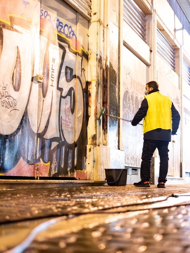 Επιχείρηση αντιγκράφιτι από τον Δήμο Αθηναίων