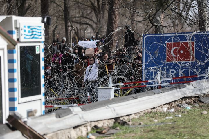 Ο «πόλεμος» για τους πρόσφυγες στα ελληνοτουρκικά σύνορα.