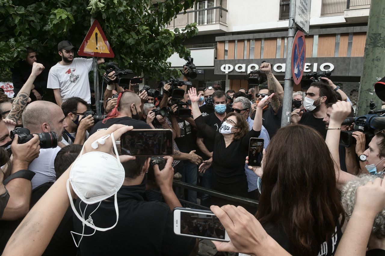 Η Μάγδα Φύσσα μιλάει στον κόσμο έξω από το Εφετείο μετά την ανάγνωση της απόφασης στην δίκη της Χρυσής Αυγής, την Τετάρτη 7 Οκτωβρίου 2020. 