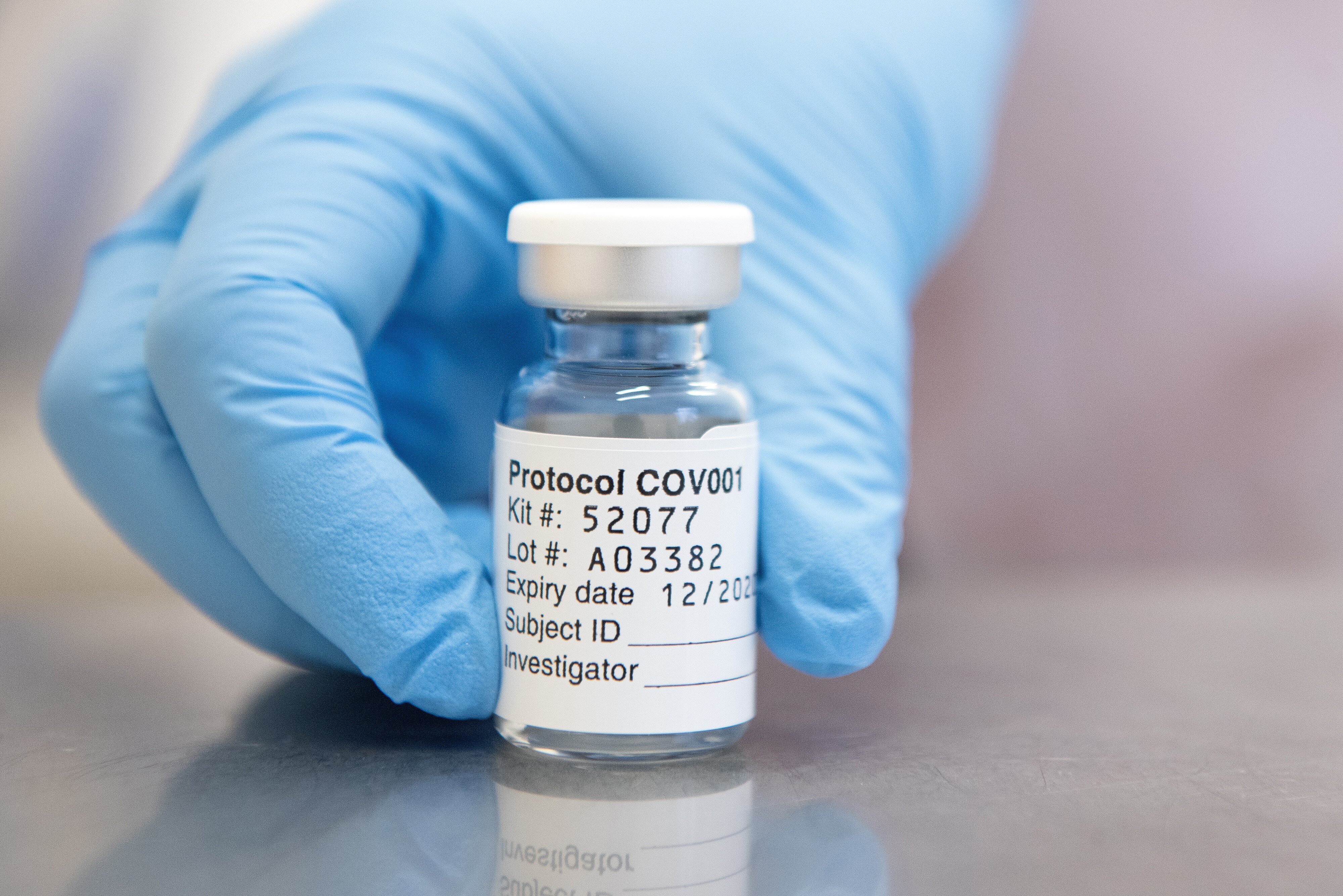 Covid-19: le Royaume-Uni commence à injecter le vaccin d'AstraZeneca-Oxford