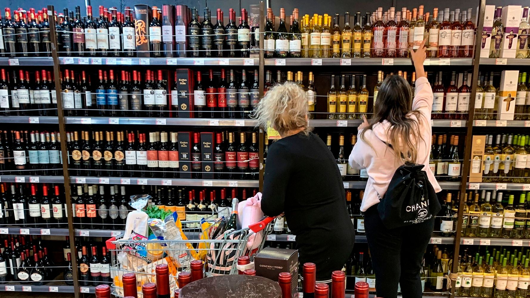 Pour Le Soir Du Nouvel An La Vente D Alcool Limitee Dans Plusieurs Departements Le Huffpost