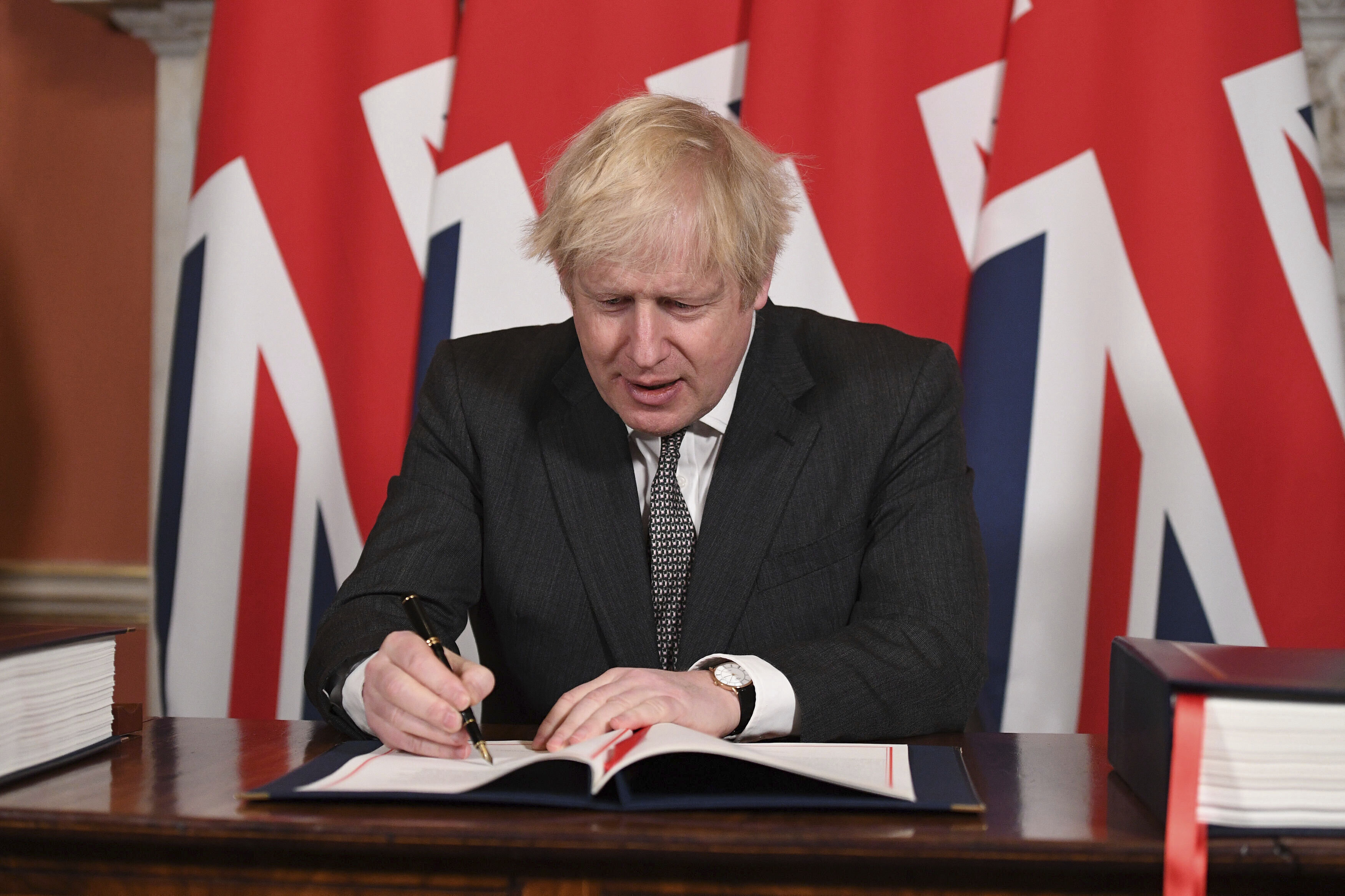 Britain Completes Formal Economic Break With European Union | HuffPost ...