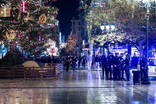 Η αλλιώτικη Πρωτοχρονιά των Ελλήνων - Πώς υποδέχθηκε η χώρα το