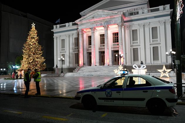 Η αλλιώτικη Πρωτοχρονιά των Ελλήνων - Πώς υποδέχθηκε η χώρα το