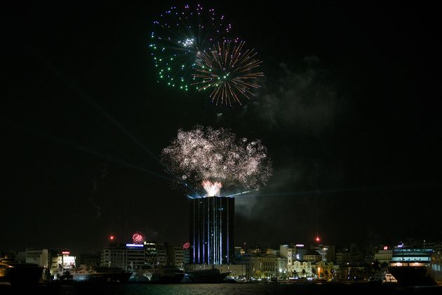 Η αλλιώτικη Πρωτοχρονιά των Ελλήνων - Πώς υποδέχθηκε η χώρα το