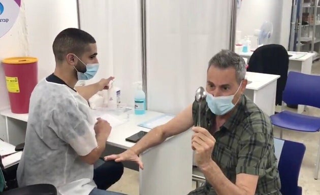 ユリ ゲラーさん スプーン曲げをしながら新型コロナのワクチン接種 人生で初だ ハフポスト