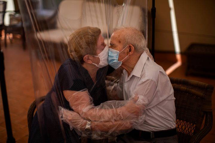 Agustina Cañamero και ο Pascual Pérez τον Ιούνιο του 2020 σε γηροκομείο στην Ισπανία