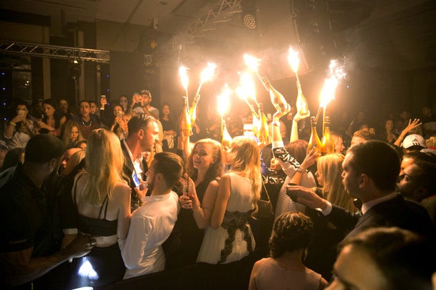 «Μένουμε Ντουμπάι μένουμε ασφαλείς»: Χαμός στο Twitter με ...