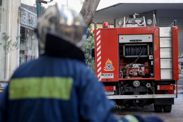 Πυρκαγιά σε κτίριο στην πλατεία καρύτση 3. Τετάρτη 9 Σεπτεμβρίου 2020.