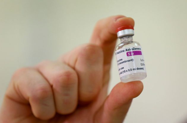 Le Vaccin contre le Covid-19 d'AstraZeneca/Oxford a été injecté pour la première fois ce lundi 4 janvier au Royaume-Uni. Plus solide et d'une efficacité 
