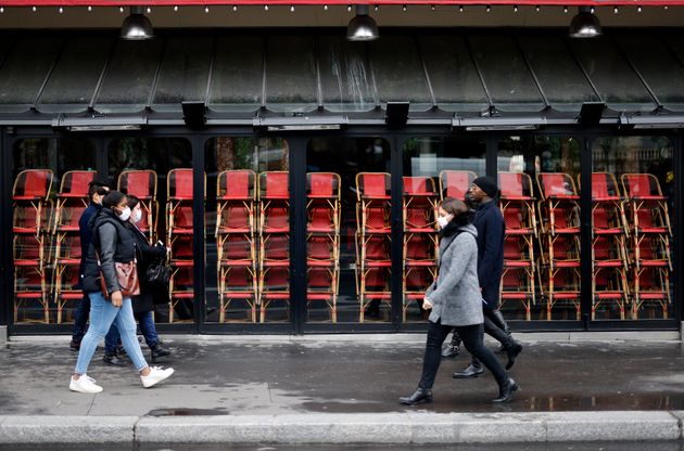 Devant un restaurant fermé à Paris, le 23 novembre 2020. (Photo by Thomas COEX / AFP)