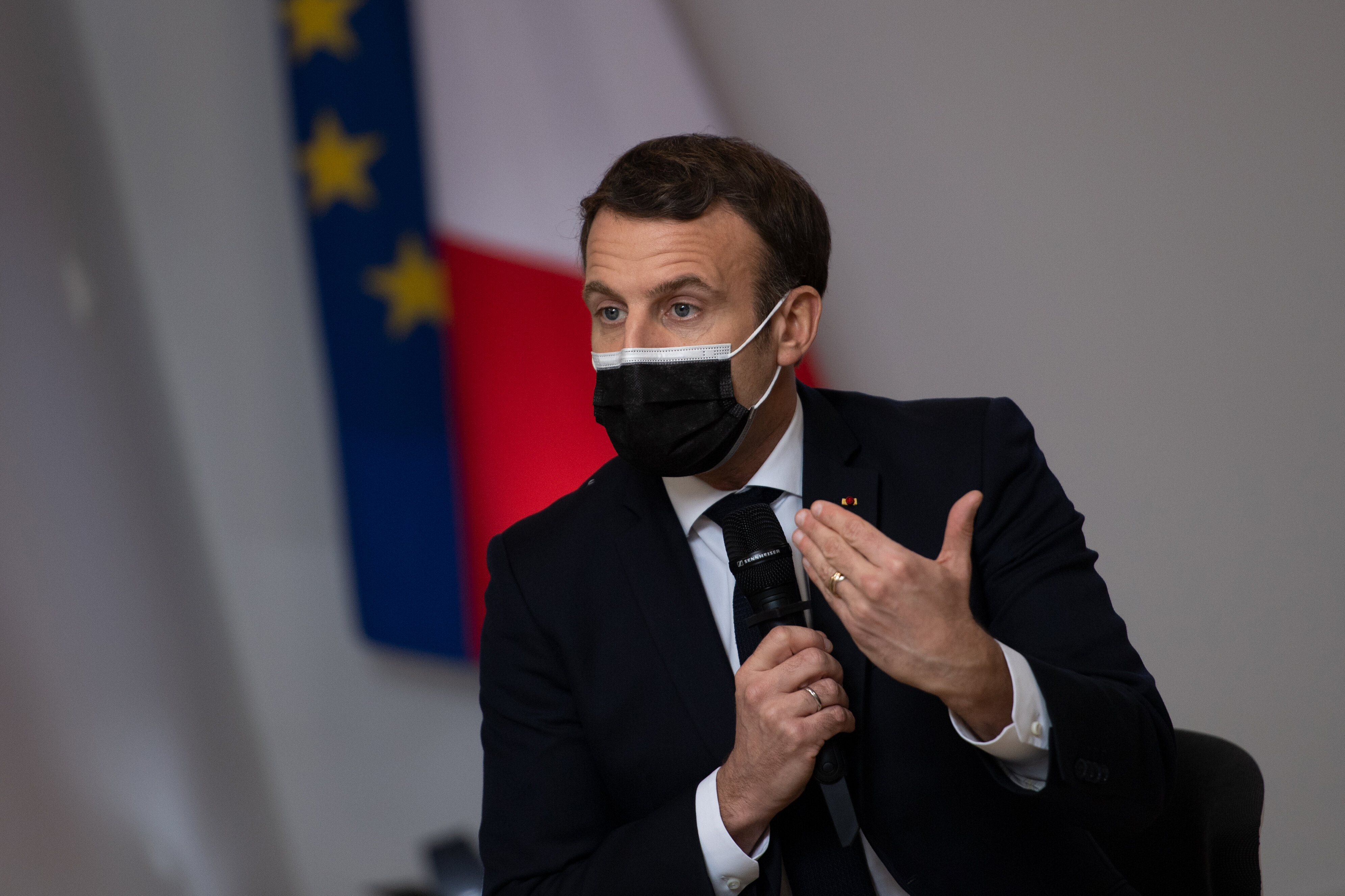 Covid-19: Macron dévoile aux élus ses pistes pour accélérer la vaccination