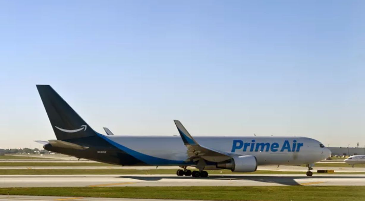 États-Unis: Amazon achète des avions face à la hausse des livraisons
