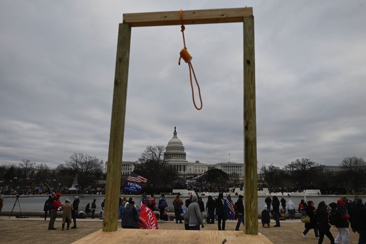 首つり縄 が議事堂の外に出現 黒人へのリンチの象徴 トランプ支持者の暴動で異常事態に ハフポスト 首つり縄 が議事堂の外に出現 黒人へのリンチの象徴 トランプ支持者の暴動で異常事態に ハフポスト