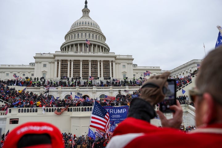 ワシントンDCの議事堂前。トランプ支持者たちが集まりごった返した。