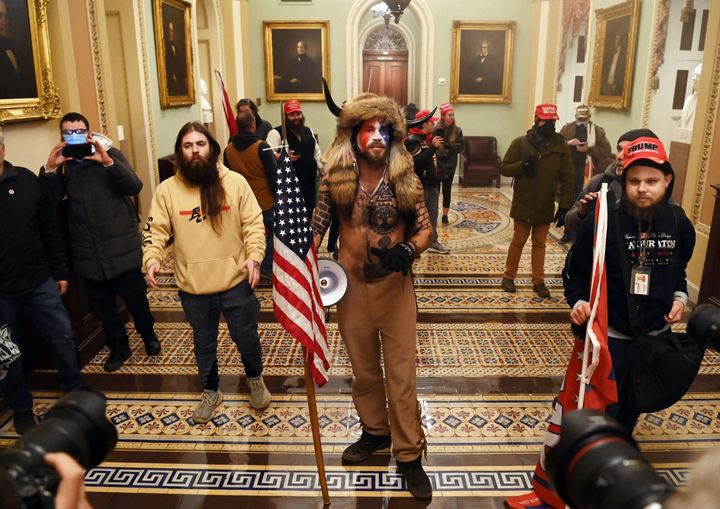 連邦議会の議事堂に侵入したトランプ氏の支持者たち（2021年1月6日）