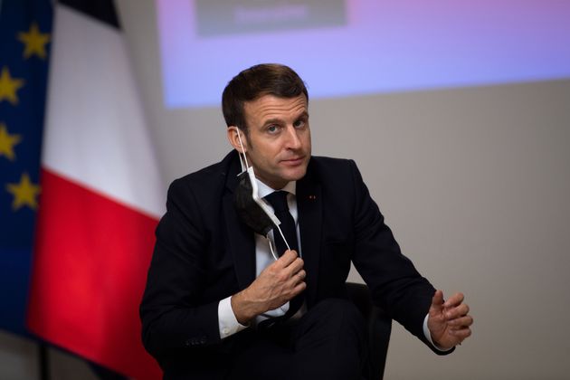 Emmanuel Macron lors de son déplacement à la CAF de Tours le 5 janvier 2021 (photo d'illustration).