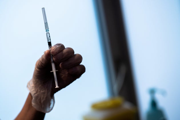 Vaccino Biontech Pfizer, in Germania primo stop di 10 giorni nel Nordreno Westfalia Vaccino Biontech Pfizer, in Germania primo stop di 10 giorni nel Nordreno Westfalia