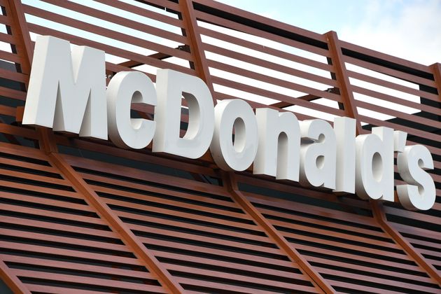 Une ancienne salariée de McDonald's, licenciée après avoir dénoncé...