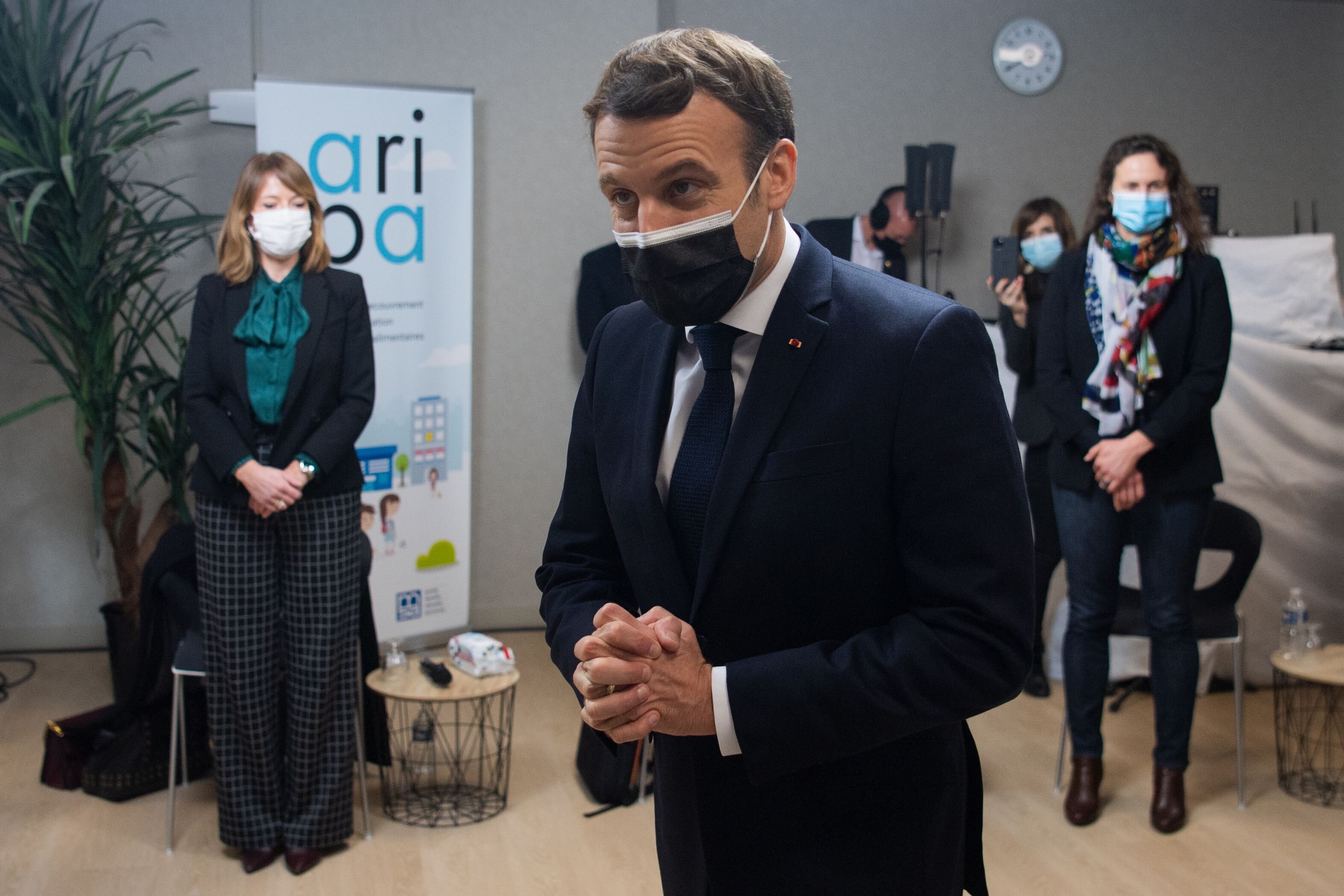 La popularité de Macron et Castex résiste à la polémique des vaccins - EXCLUSIF