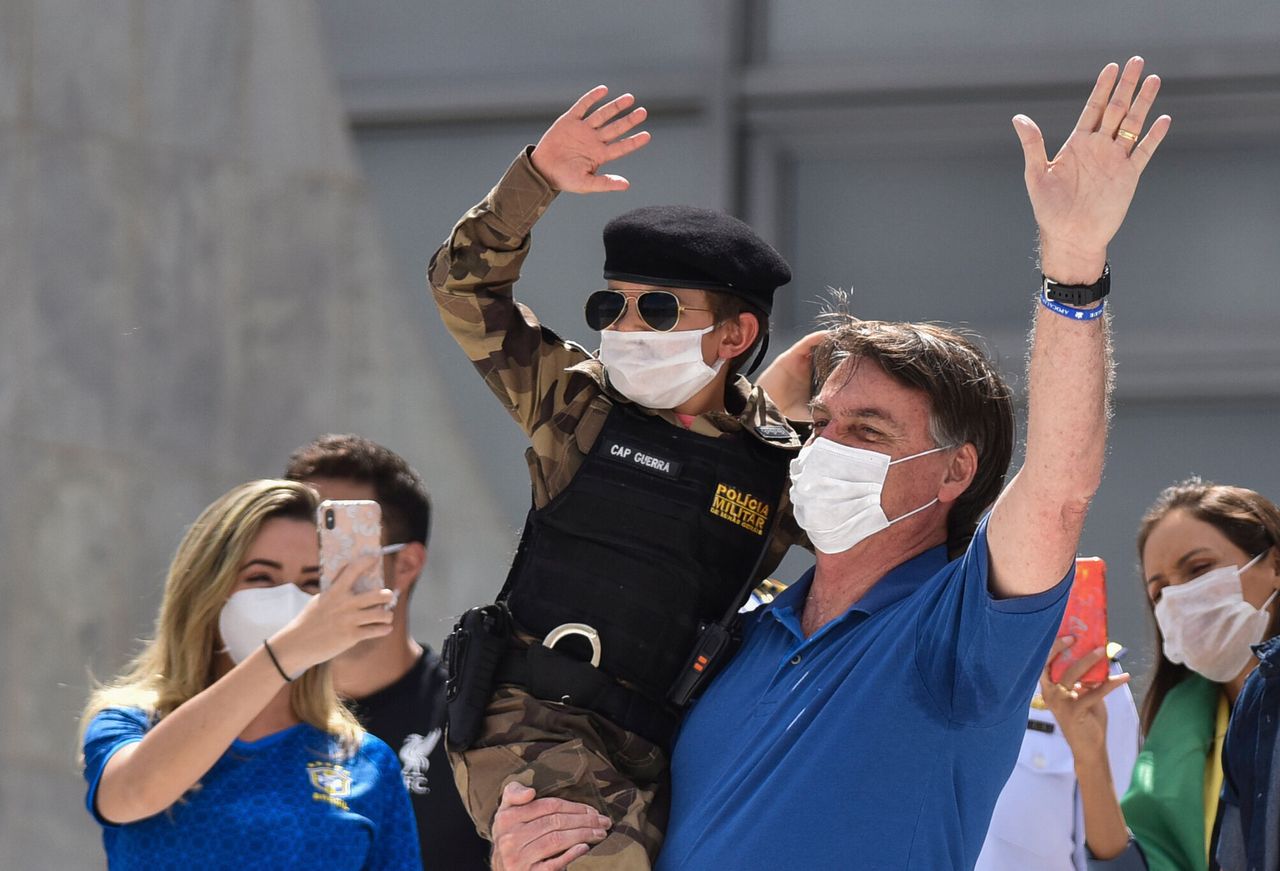 In May 2020, Bolsonaro greeted supporters who had gathered in Brasilia, the Brazilian capital, to call for the closure of the country's Congress and Supreme Court. 