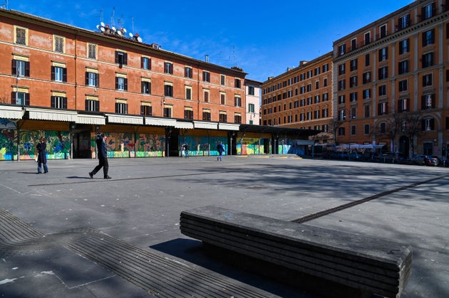 Troppi assembramenti per le strade ristoratori preoccupati si dissociano Troppi assembramenti per le strade ristoratori preoccupati si dissociano