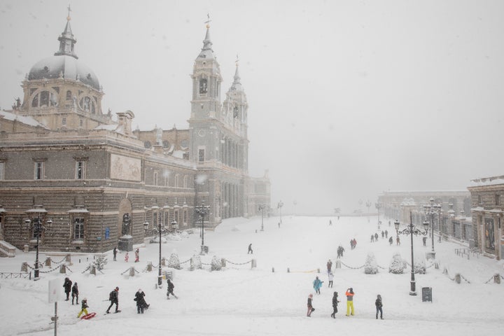 Alrededores de la catedral de La Almudena el sábado 9 de enero