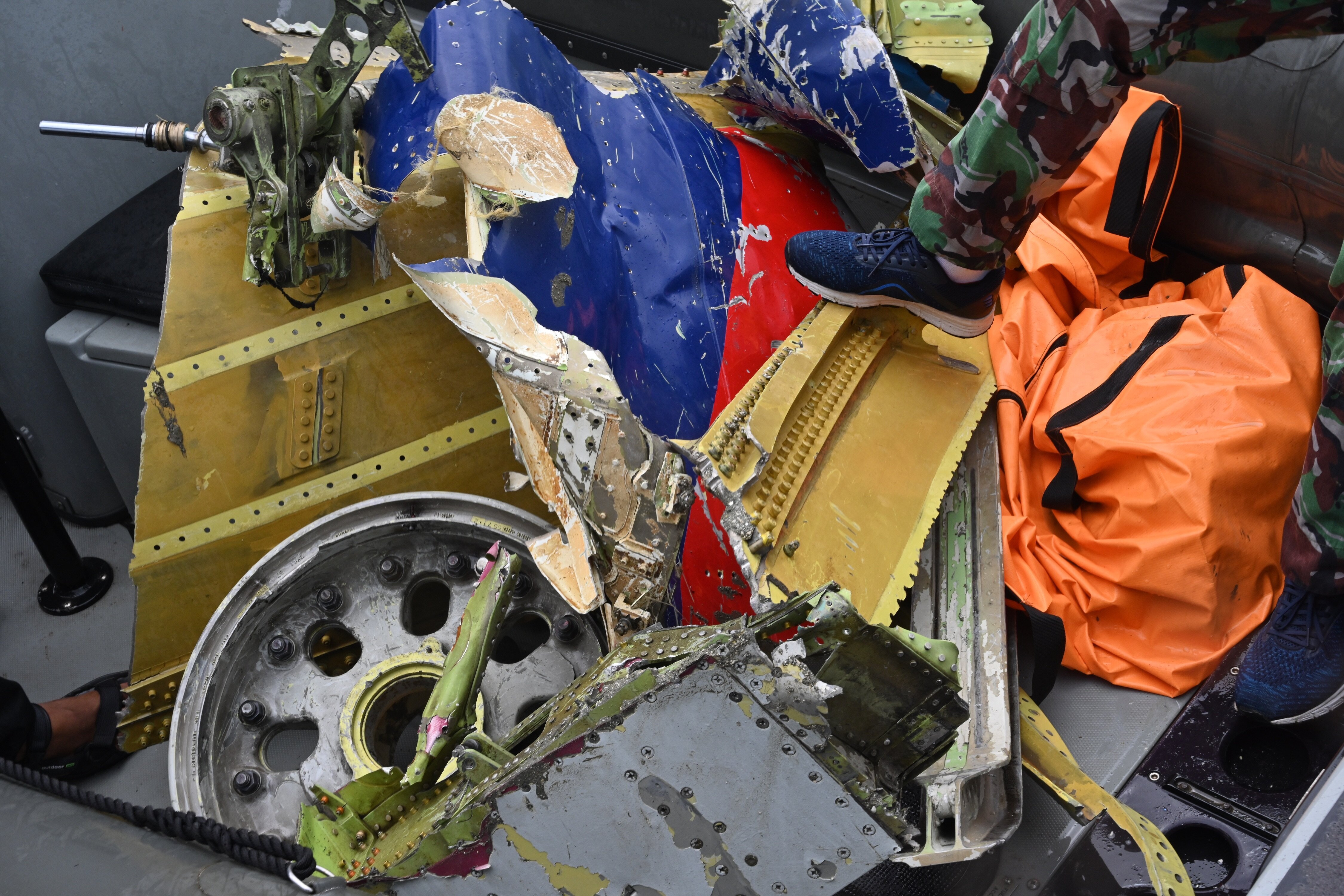 Boeing disparu en Indonésie: des débris retrouvés