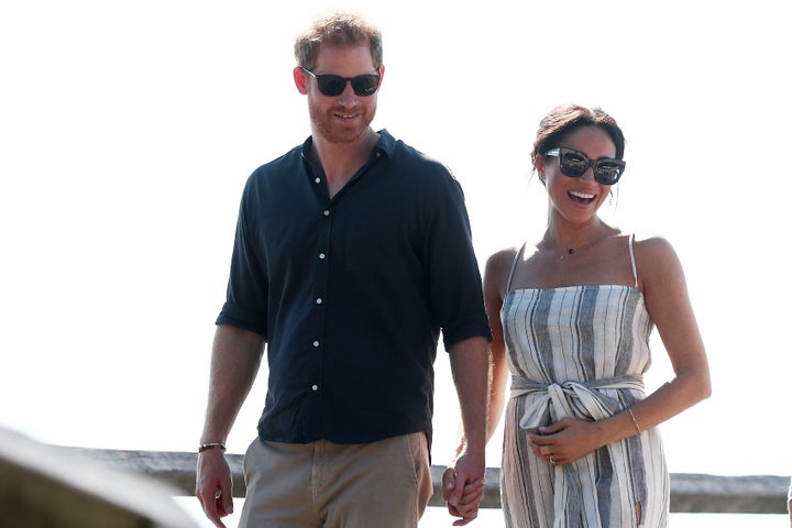 Le prince Harry, duc de Sussex et Meghan, duchesse de Sussex, à Fraser Island, en Australie, le 22 octobre 2018.