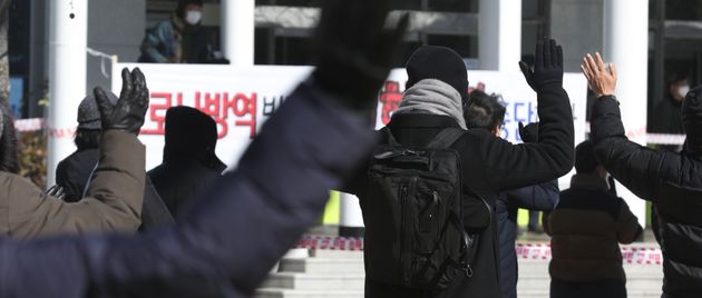 On the morning of the 7th, about 100 people, including pastors and members of Free Solidarity for the restoration of the cult, gathered in front of the Seegero Church in Gangseo-gu, Busan.