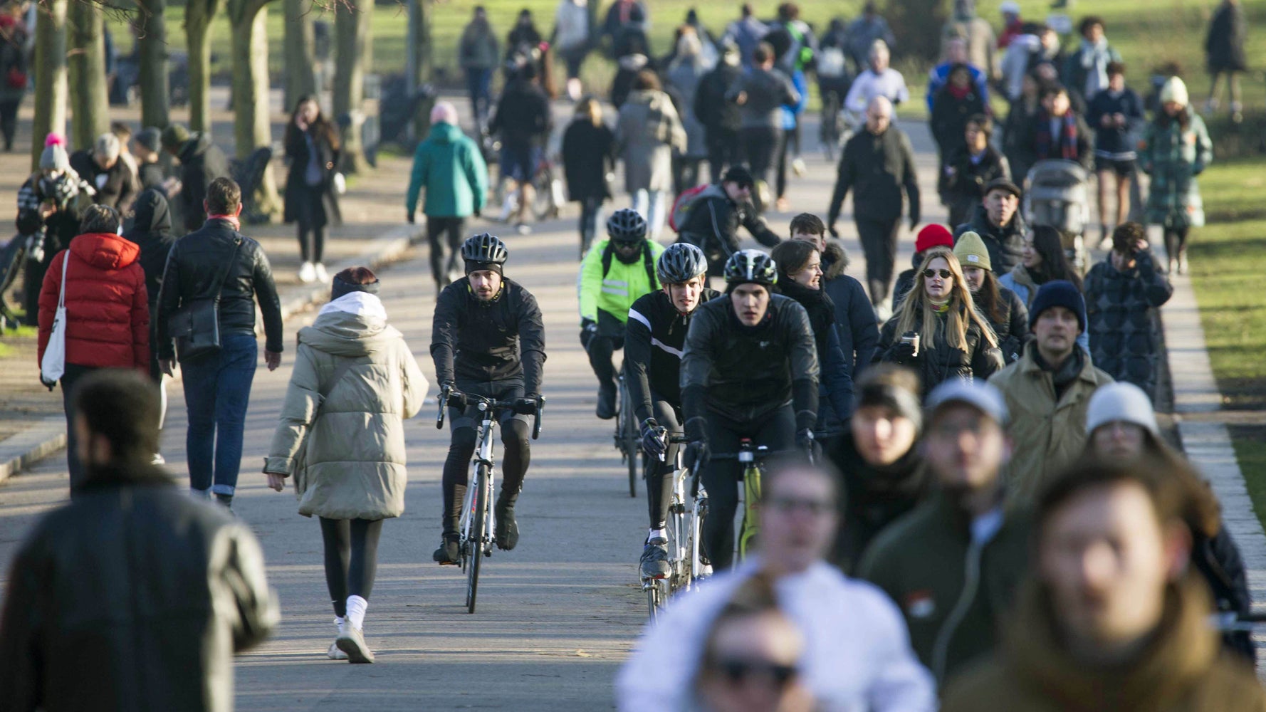 Should We Wear Face Masks Outside? Here's What Experts Think | HuffPost UK  Life