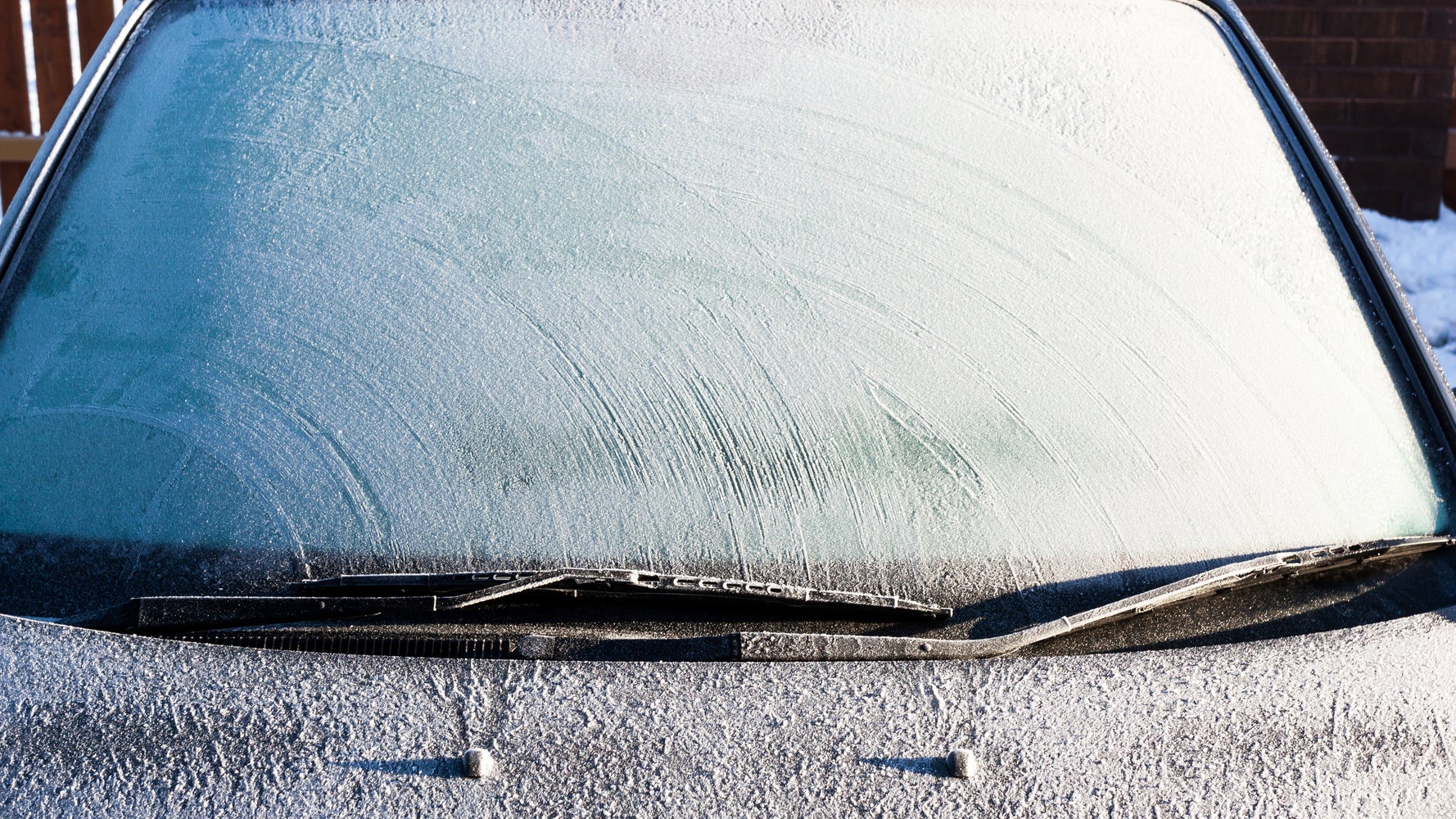 Que Hacer Y Que No Hacer Para Eliminar El Hielo Del Parabrisas El Huffpost Life